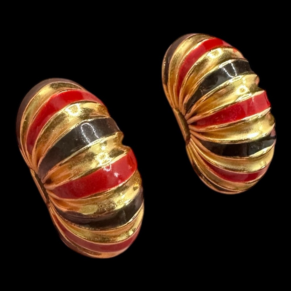 Stunning Vintage c. 1980 10k Gold Nautilus Black & Red Enamel Pierced Earrings